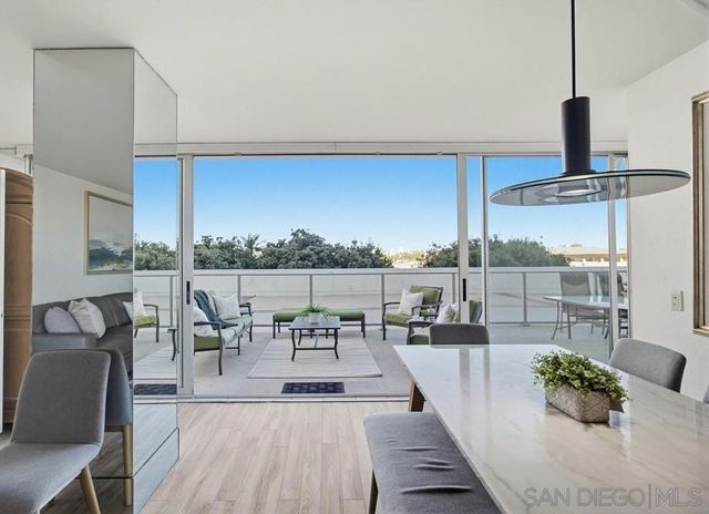 1820 Avenida Del Mundo 108, Coronado, CA 92118