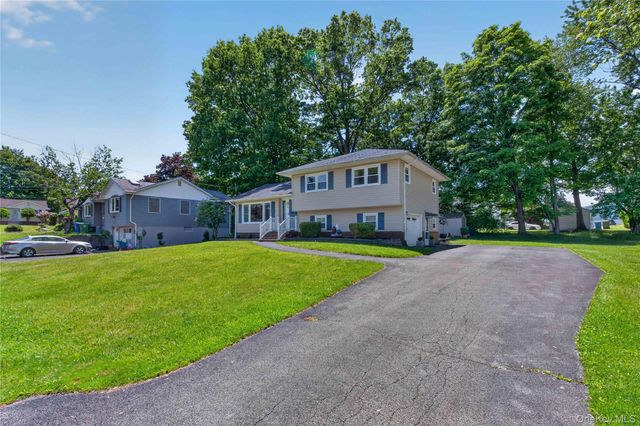 4 Saint Eve Court, Middletown, NY 10940