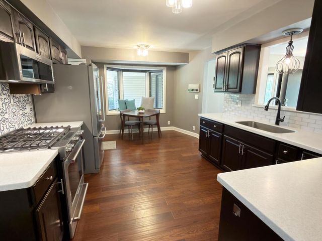 W240N4035 Swan ROAD, Pewaukee, WI 53072