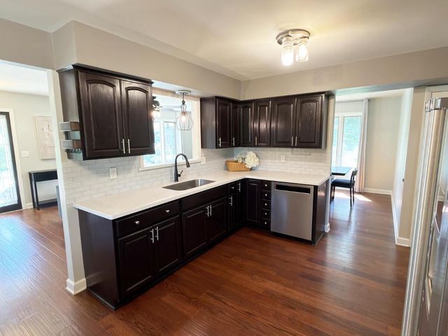 W240N4035 Swan ROAD, Pewaukee, WI 53072