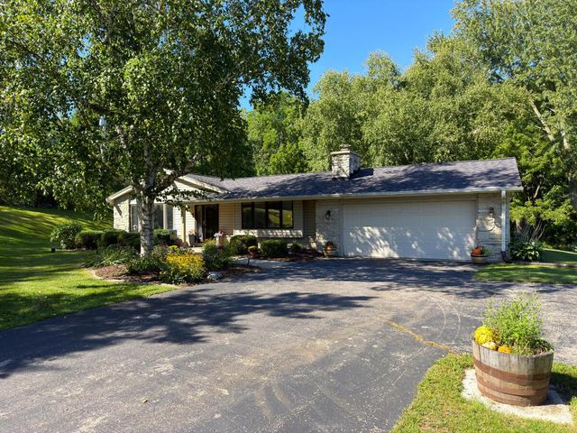 W240N4035 Swan ROAD, Pewaukee, WI 53072