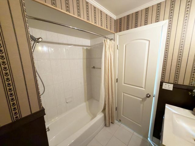 W240N4035 Swan ROAD, Pewaukee, WI 53072
