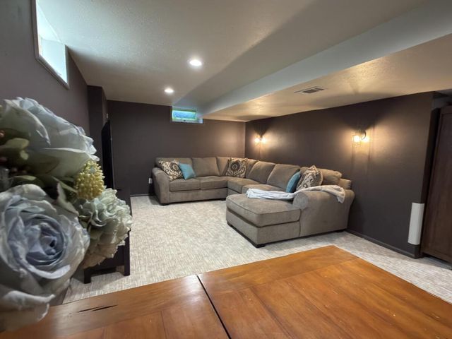 W240N4035 Swan ROAD, Pewaukee, WI 53072