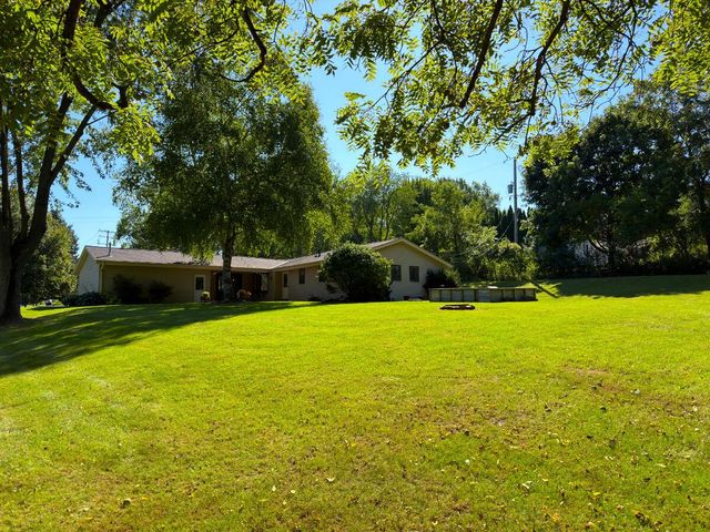W240N4035 Swan ROAD, Pewaukee, WI 53072