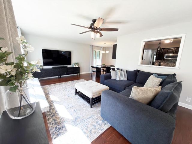 W240N4035 Swan ROAD, Pewaukee, WI 53072