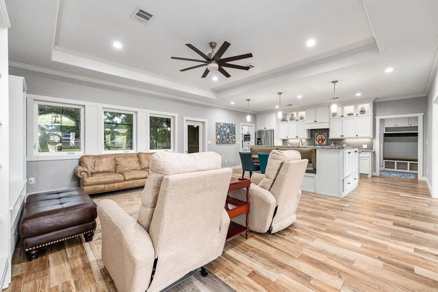 201 Hillcrest Drive, Alvin, TX 77511