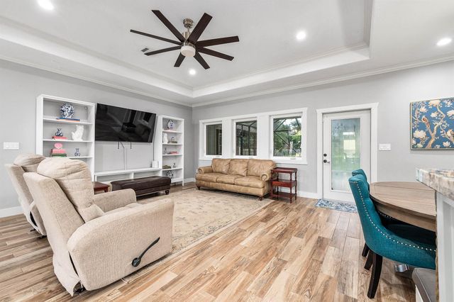 201 Hillcrest Drive, Alvin, TX 77511