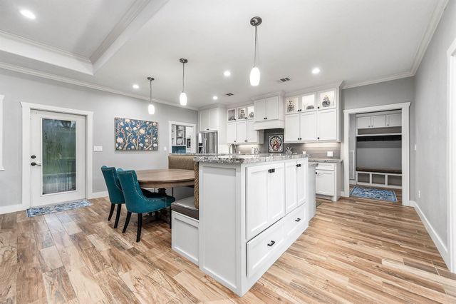 201 Hillcrest Drive, Alvin, TX 77511