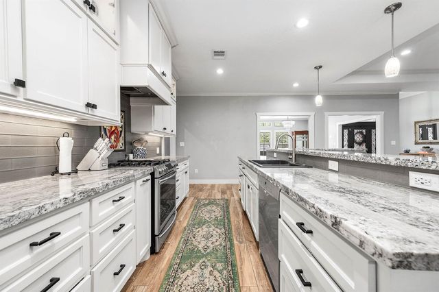 201 Hillcrest Drive, Alvin, TX 77511