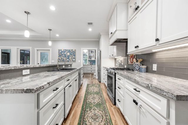 201 Hillcrest Drive, Alvin, TX 77511