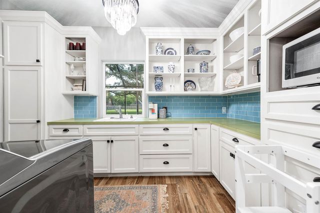 201 Hillcrest Drive, Alvin, TX 77511