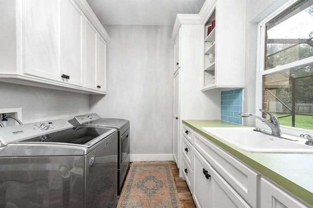 201 Hillcrest Drive, Alvin, TX 77511
