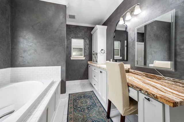 201 Hillcrest Drive, Alvin, TX 77511