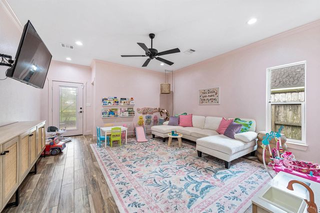 201 Hillcrest Drive, Alvin, TX 77511