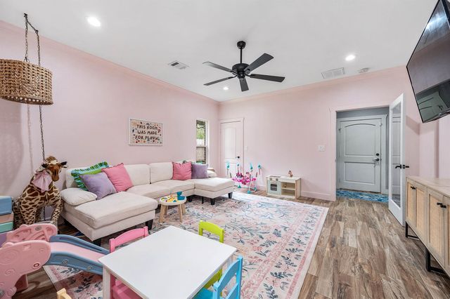 201 Hillcrest Drive, Alvin, TX 77511