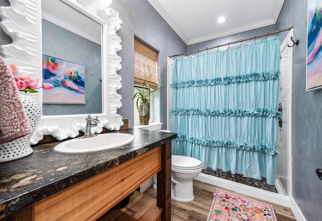201 Hillcrest Drive, Alvin, TX 77511