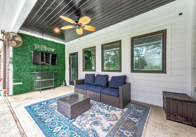 201 Hillcrest Drive, Alvin, TX 77511