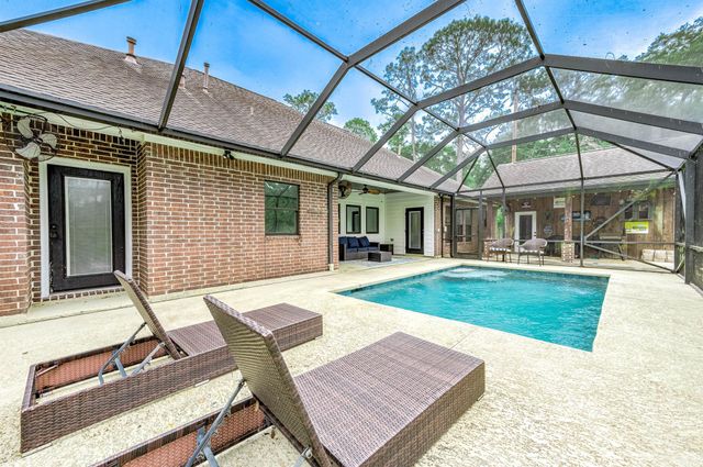 201 Hillcrest Drive, Alvin, TX 77511