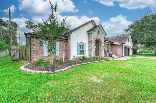 201 Hillcrest Drive, Alvin, TX 77511
