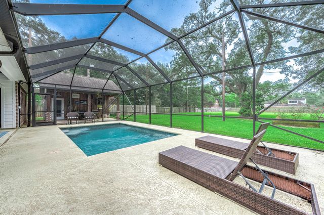 201 Hillcrest Drive, Alvin, TX 77511