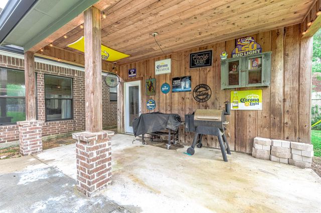 201 Hillcrest Drive, Alvin, TX 77511