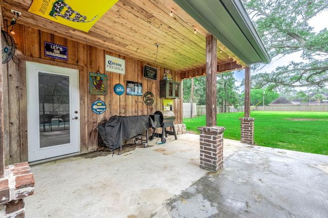 201 Hillcrest Drive, Alvin, TX 77511