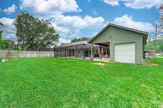 201 Hillcrest Drive, Alvin, TX 77511