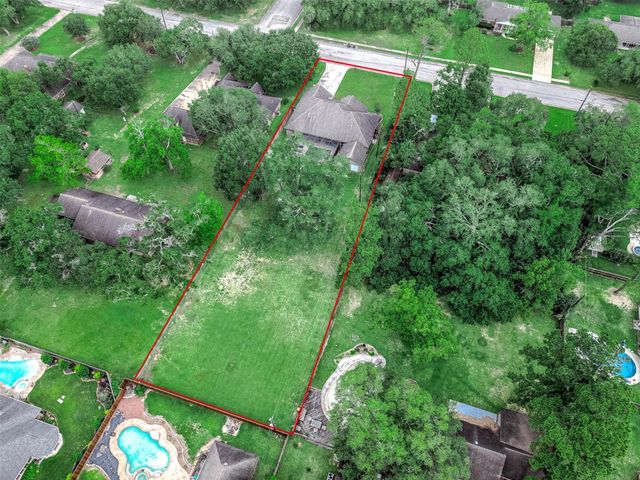 201 Hillcrest Drive, Alvin, TX 77511