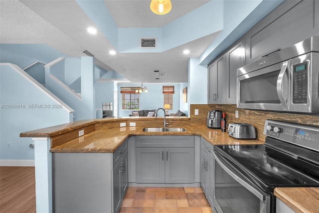 2845 NE 185th Street 903, Aventura, FL 33180