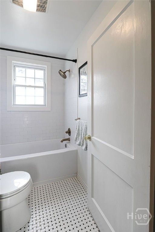 Image 15 of property listing at 2224 E 38th Street, Savannah, GA 31404