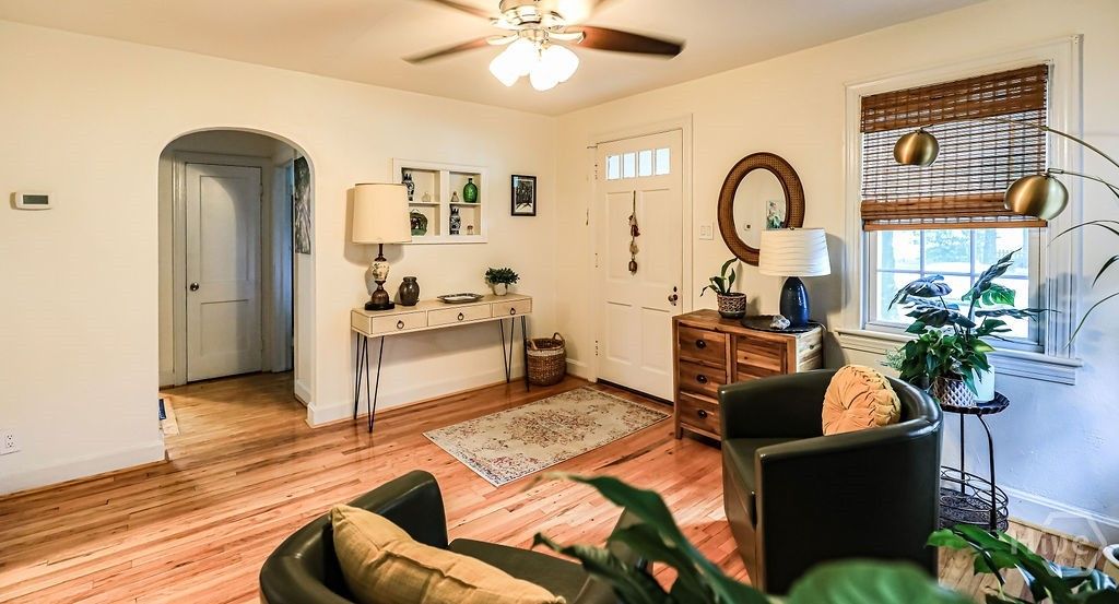 Image 7 of property listing at 2224 E 38th Street, Savannah, GA 31404