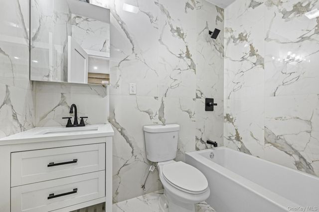 9210 104th Street, Richmond Hill, NY 11418