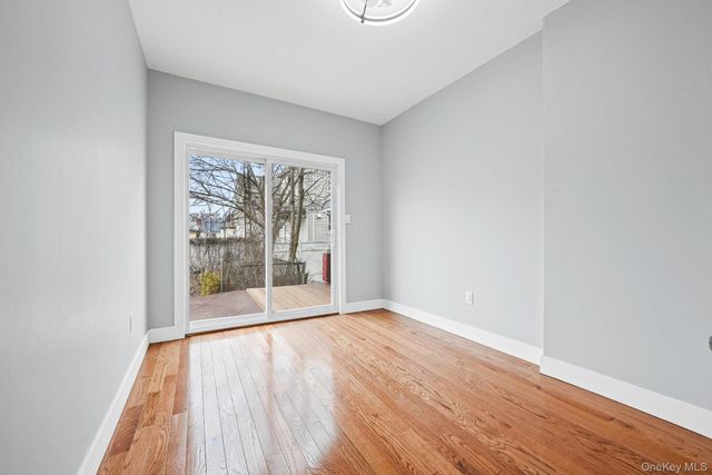 9210 104th Street, Richmond Hill, NY 11418