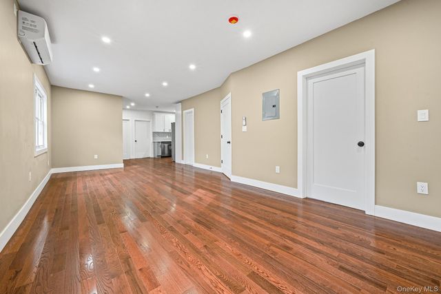 9210 104th Street, Richmond Hill, NY 11418