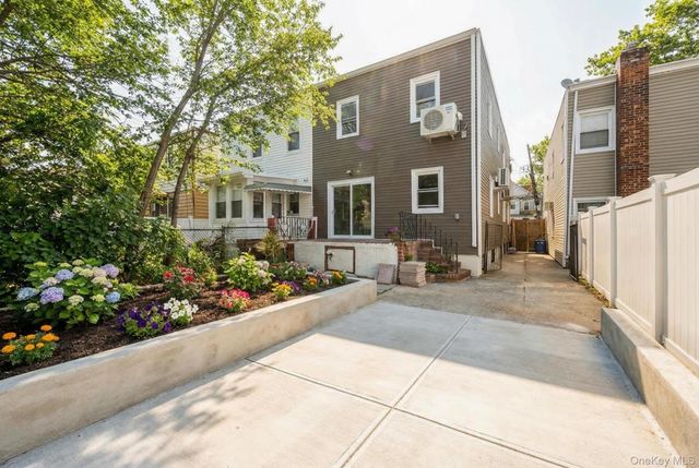 9210 104th Street, Richmond Hill, NY 11418