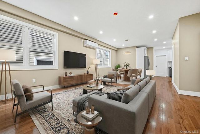 9210 104th Street, Richmond Hill, NY 11418