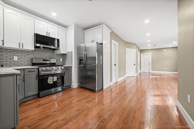 9210 104th Street, Richmond Hill, NY 11418