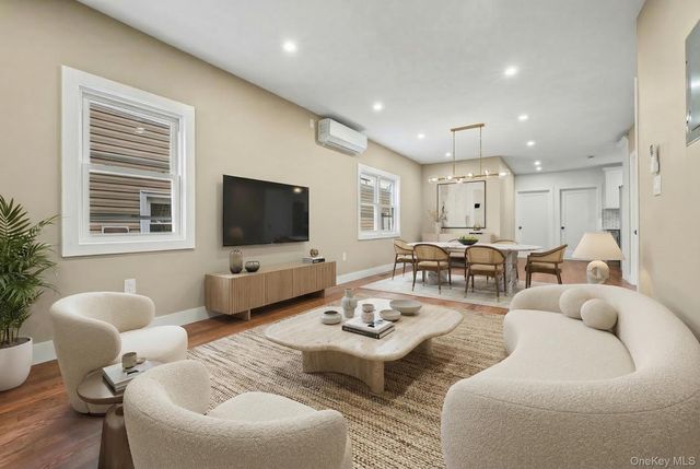 9210 104th Street, Richmond Hill, NY 11418