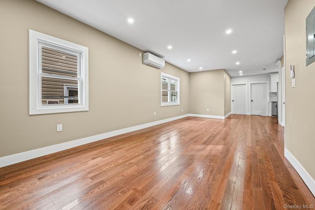 9210 104th Street, Richmond Hill, NY 11418