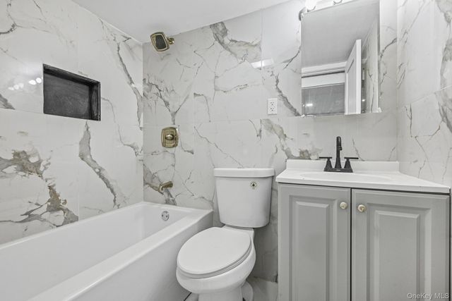 9210 104th Street, Richmond Hill, NY 11418