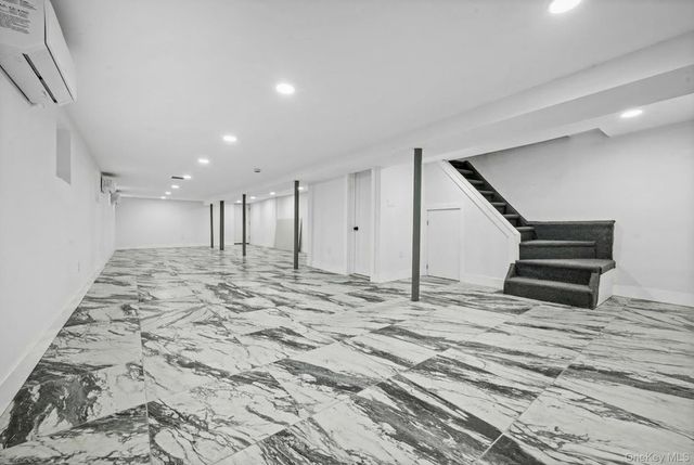 9210 104th Street, Richmond Hill, NY 11418