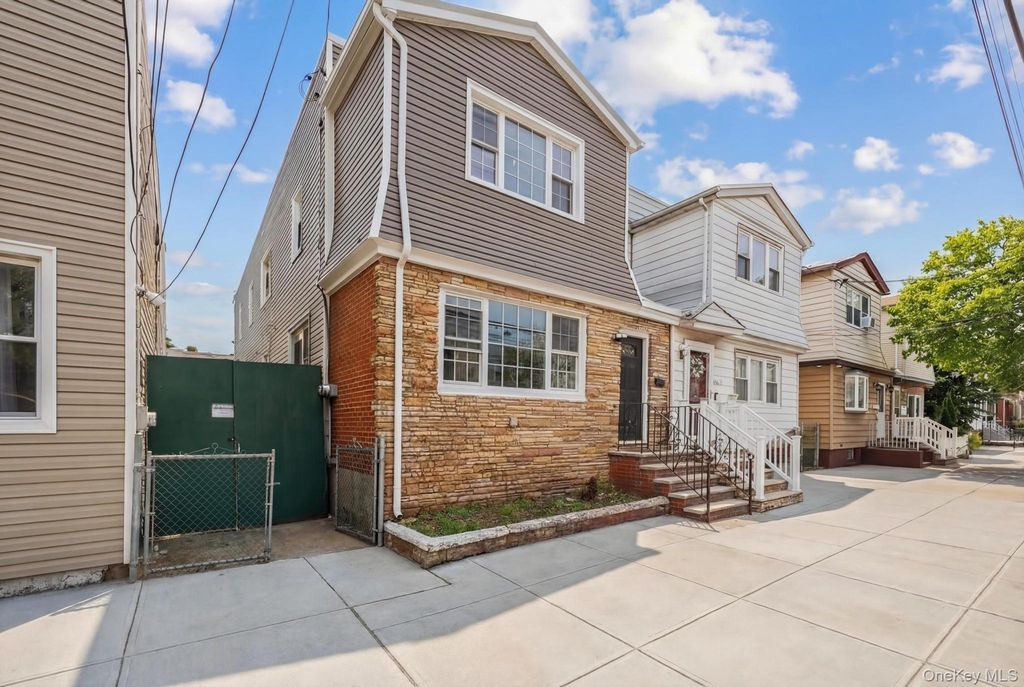 9210 104th Street, Richmond Hill, NY 11418