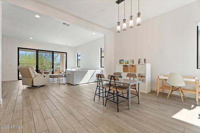 816 E Monte Way, Phoenix, AZ 85042