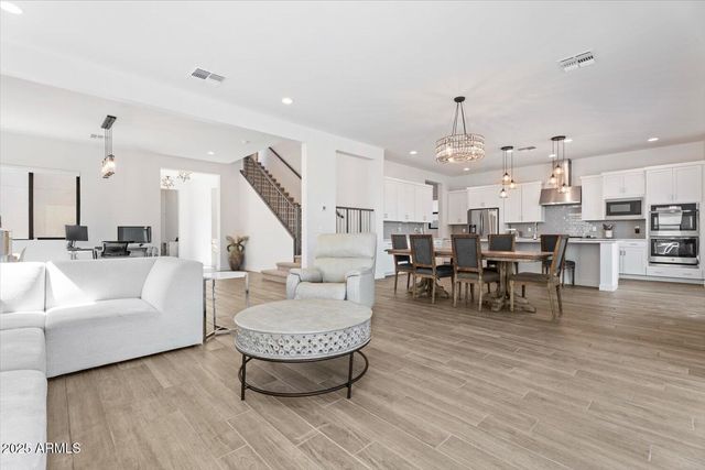 816 E Monte Way, Phoenix, AZ 85042