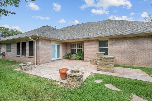 1104 Woodhaven Circle, College Station, TX 77840