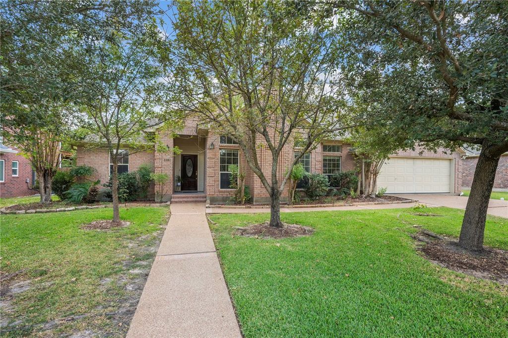 1104 Woodhaven Circle, College Station, TX 77840