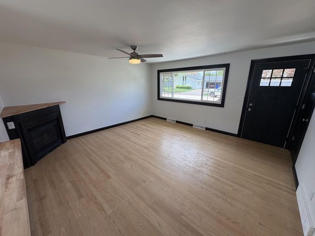 833 W BROWNING STREET, Appleton, WI 54194