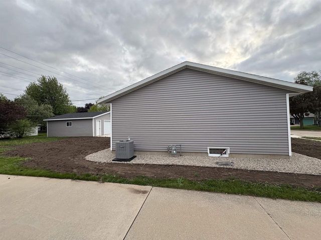 833 W BROWNING STREET, Appleton, WI 54194