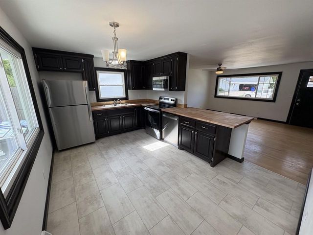833 W BROWNING STREET, Appleton, WI 54194