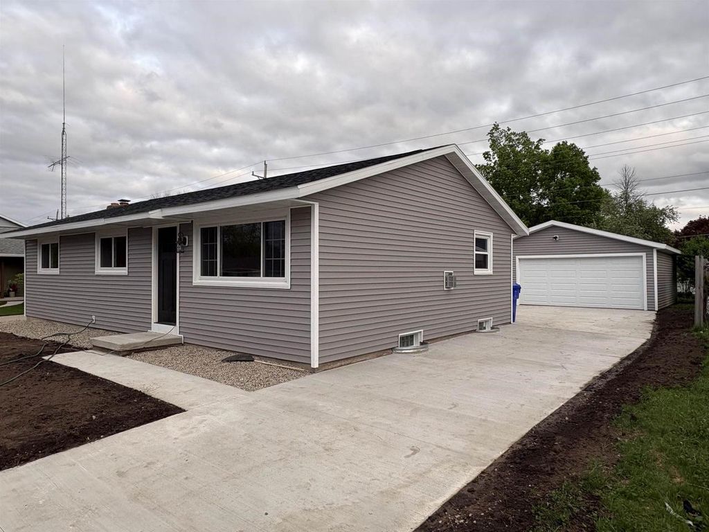 833 W BROWNING STREET, Appleton, WI 54194